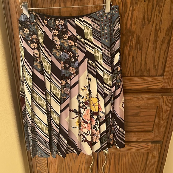 Tory Burch Silk Top + Skirt Set EUC Size 14 Skirt + 12 Top - Picture 7 of 16